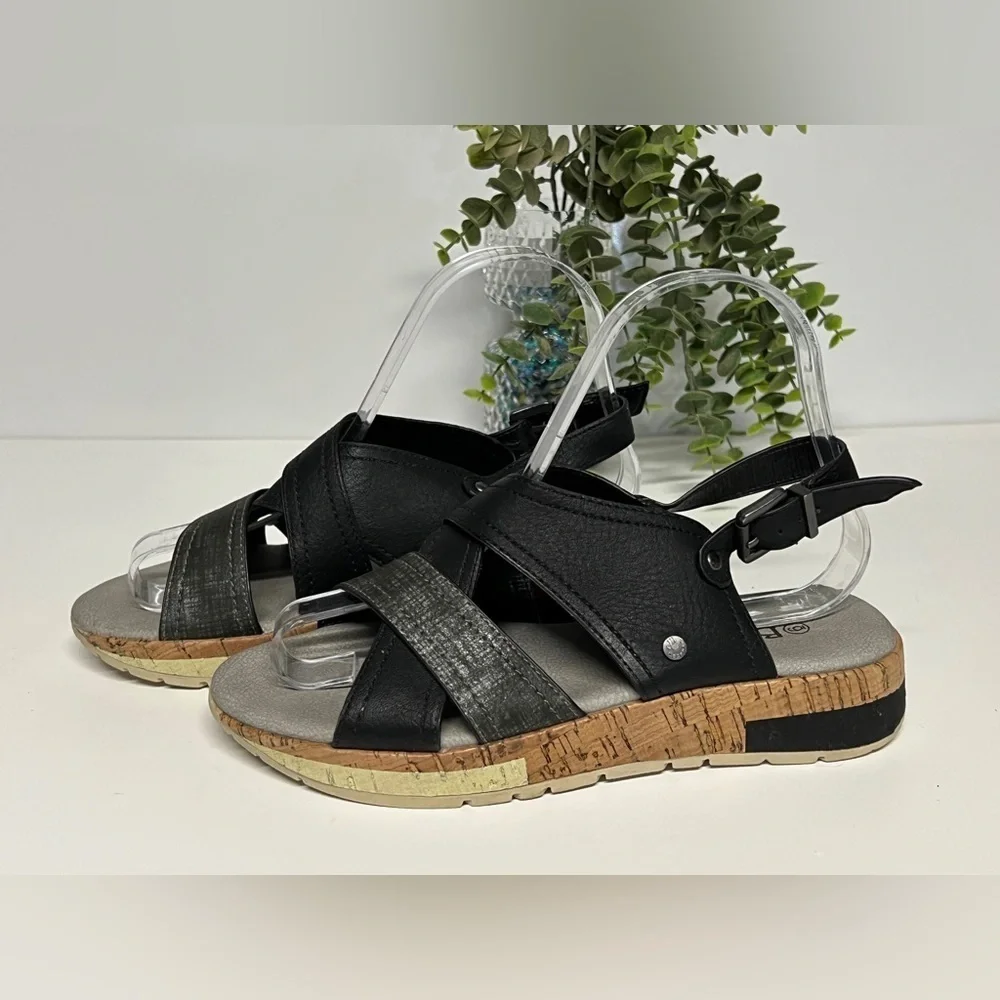 🛍️BEARPAW Black and gray SHELLI sling back sandals size 6.‎